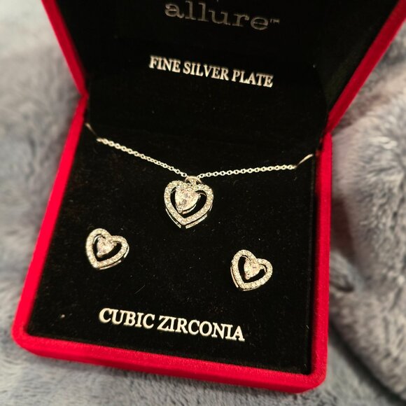 Silver heart necklace with earings set - Picture 2 of 2